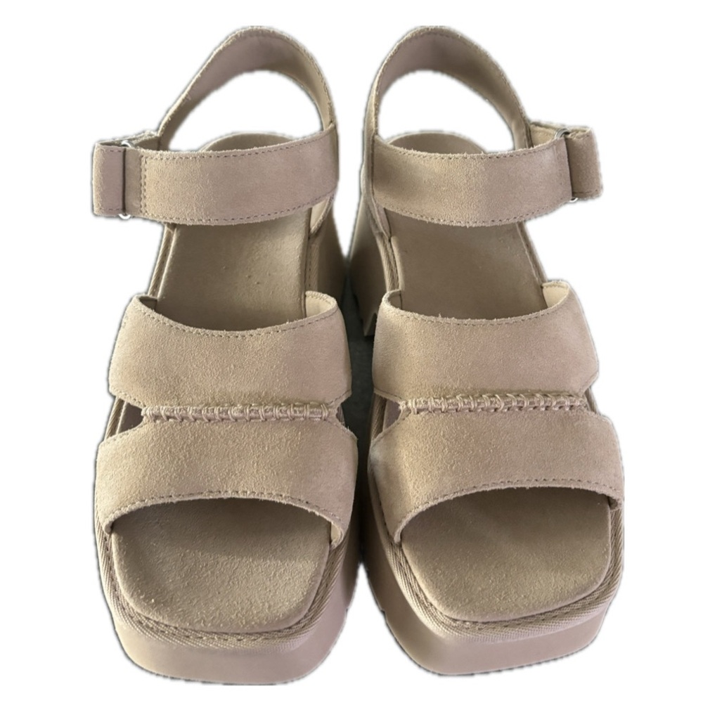 (SOLD) UGG WOMEN 8 NEW HEIGHTS PLATFORM SANDAL IN MUSTARD SEED NWOB CUSHIONED - Picture 7 of 10